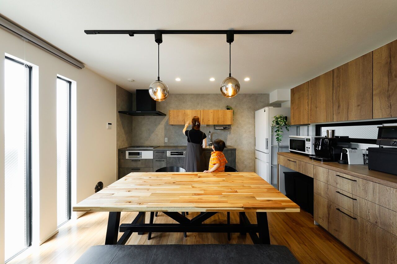 MD studio. 建築士とつくる家 【17坪/3階建て/間取り図】17坪でも鉄骨階段とホール設計で開放感を実現。「洗う・乾かす・しまう」も完結の建築実例画像2