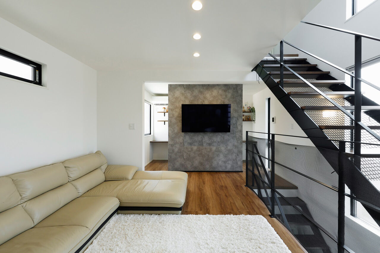 MD studio. 建築士とつくる家 【17坪/3階建て/間取り図】17坪でも鉄骨階段とホール設計で開放感を実現。「洗う・乾かす・しまう」も完結の建築実例画像3