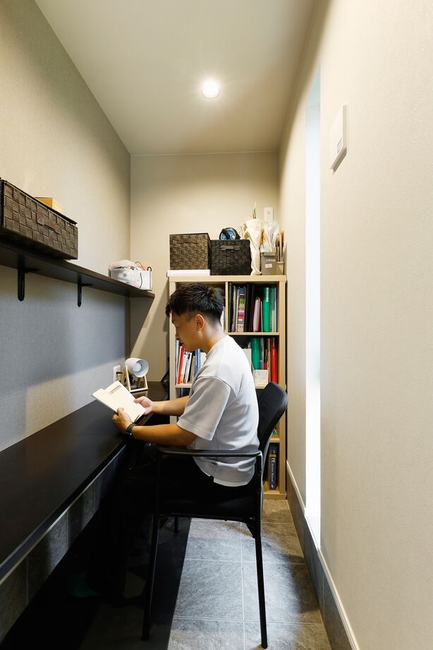 MD studio. 建築士とつくる家 【17坪/3階建て/間取り図】17坪でも鉄骨階段とホール設計で開放感を実現。「洗う・乾かす・しまう」も完結の建築実例画像6