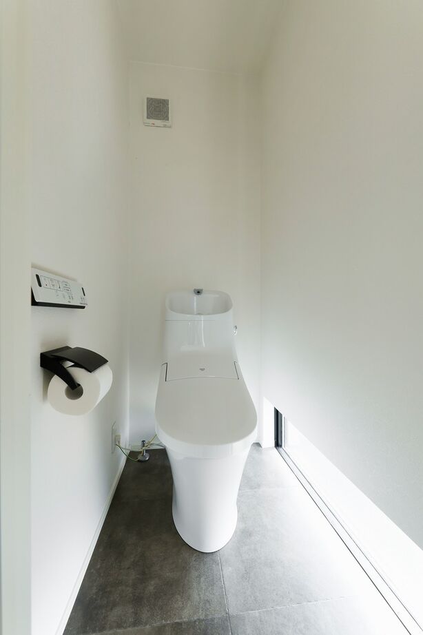 MD studio. 建築士とつくる家 【17坪/3階建て/間取り図】17坪でも鉄骨階段とホール設計で開放感を実現。「洗う・乾かす・しまう」も完結の建築実例画像10