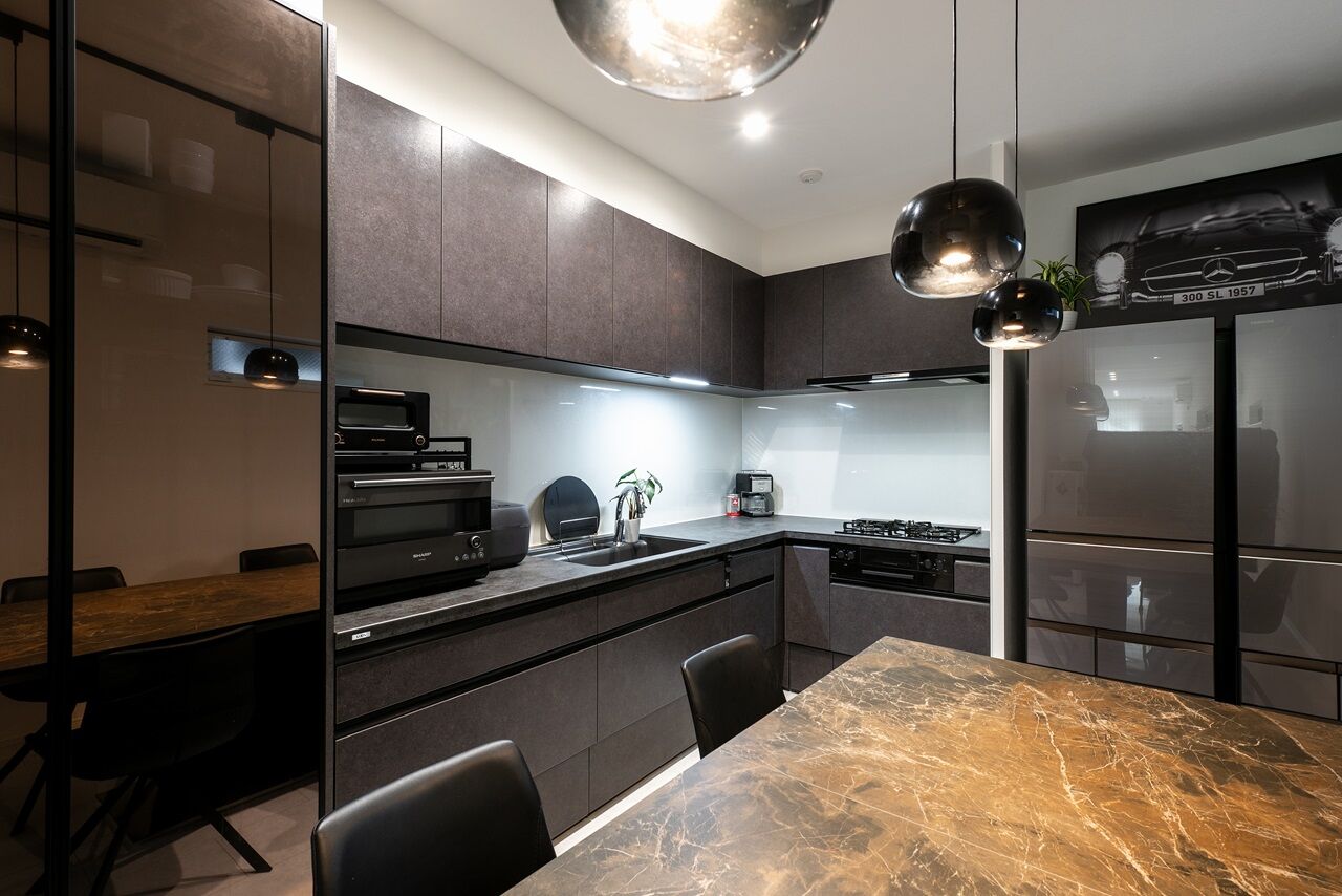 MD studio. 建築士とつくる家 【狭小地/3階建て/間取り図/ガレージ】21坪でも3階LDK+高天井+ルーフバルコニーで、仲間と集う開放感を実現の建築実例画像3