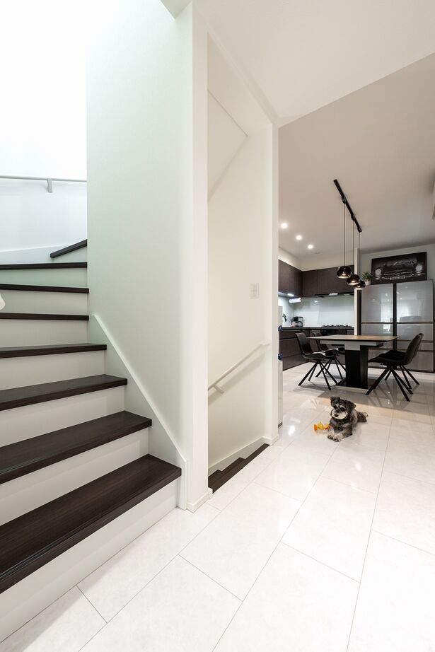 MD studio. 建築士とつくる家 【狭小地/3階建て/間取り図/ガレージ】21坪でも3階LDK+高天井+ルーフバルコニーで、仲間と集う開放感を実現の建築実例画像5