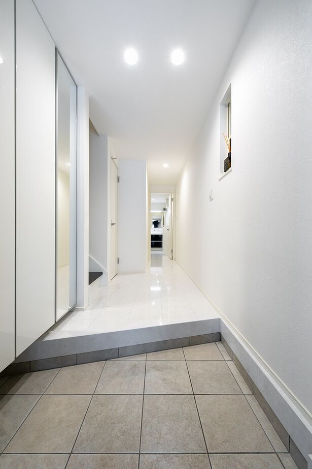 MD studio. 建築士とつくる家 【狭小地/3階建て/間取り図/ガレージ】21坪でも3階LDK+高天井+ルーフバルコニーで、仲間と集う開放感を実現の建築実例画像9