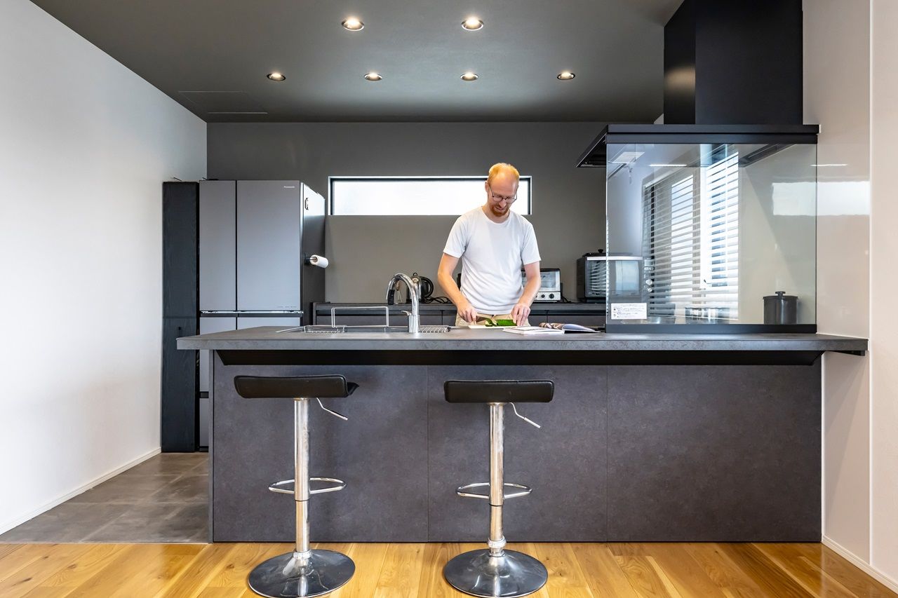 MD studio. 建築士とつくる家 【2階リビング/間取り図/変形地】高台の眺望を活かす窓とルーフバルコニーで、富士山と趣味を楽しむ暮らしの建築実例画像5