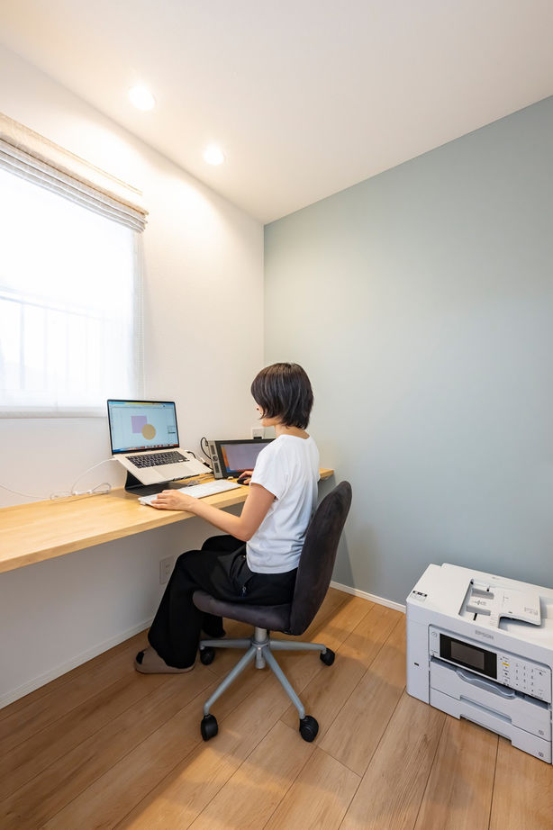 MD studio. 建築士とつくる家 【2階リビング/間取り図/変形地】高台の眺望を活かす窓とルーフバルコニーで、富士山と趣味を楽しむ暮らしの建築実例画像10