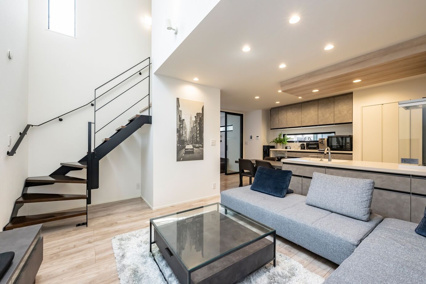 MD studio. 建築士とつくる家 【ペット/23坪/間取り図/狭小地】玄関兼用の広々土間と吹抜け設計が、愛犬と開放的に暮らす毎日を実現の建築実例画像5