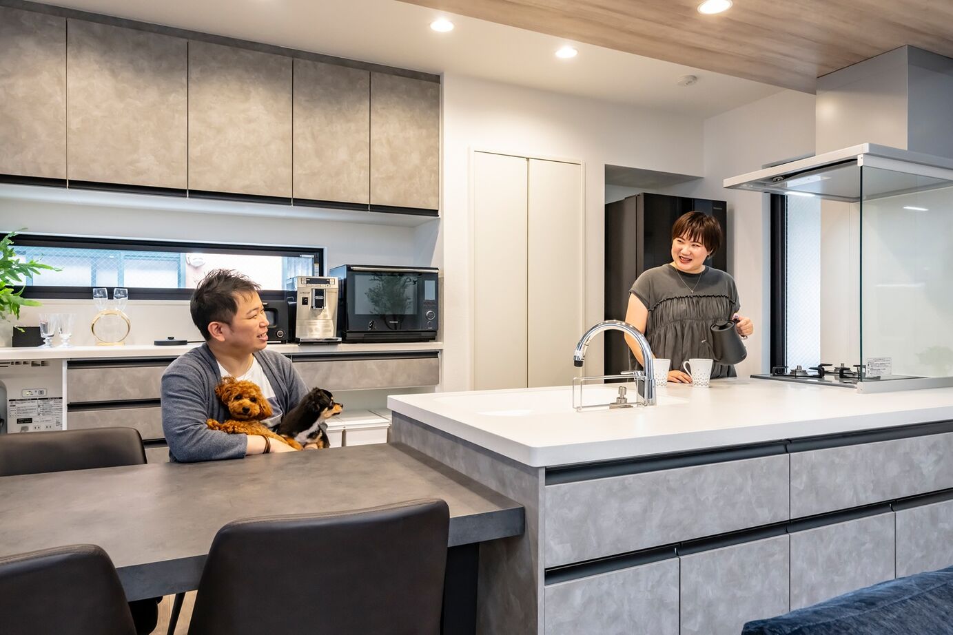 MD studio. 建築士とつくる家 【ペット/23坪/間取り図/狭小地】玄関兼用の広々土間と吹抜け設計が、愛犬と開放的に暮らす毎日を実現の建築実例画像7