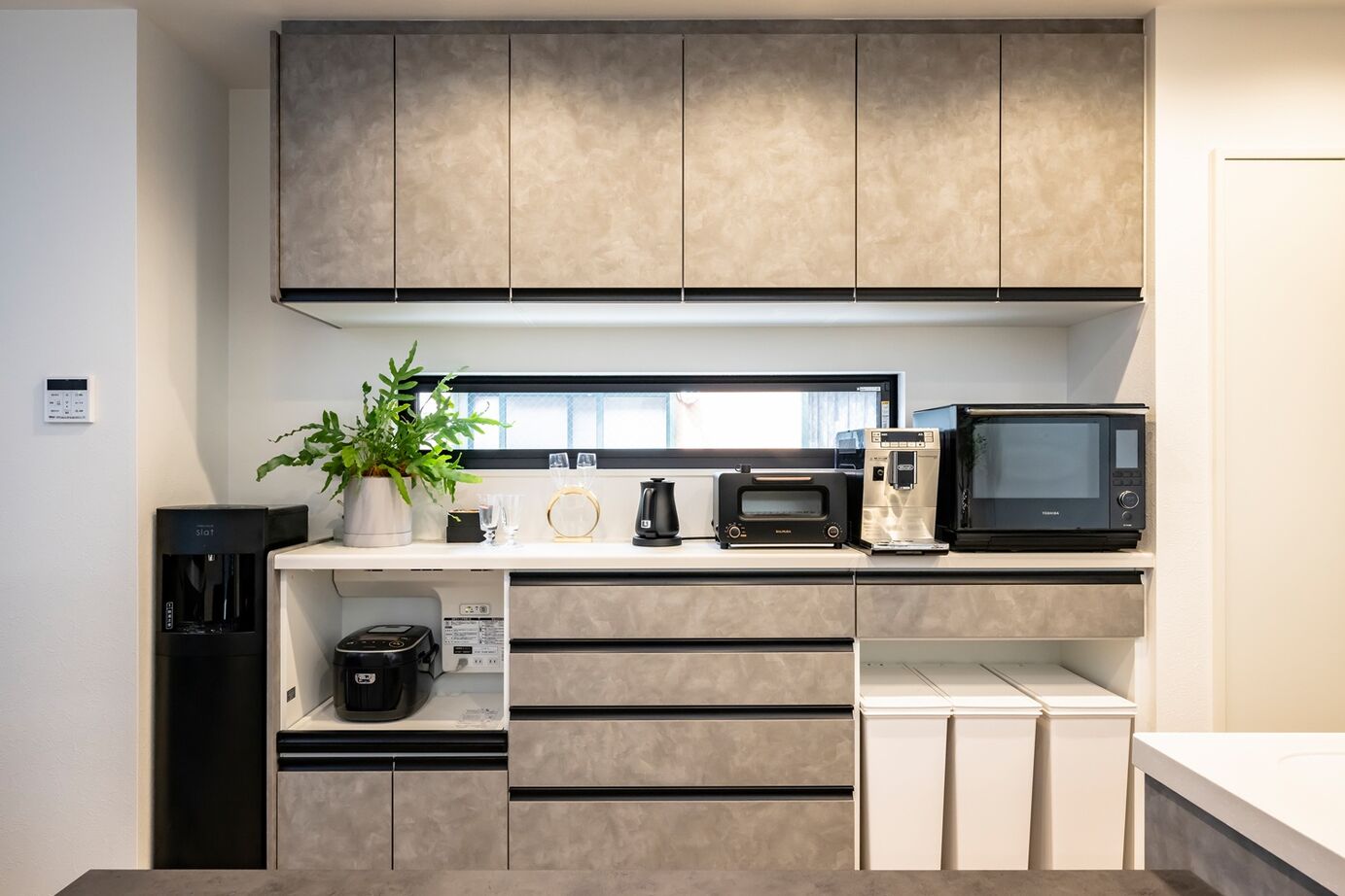 MD studio. 建築士とつくる家 【ペット/23坪/間取り図/狭小地】玄関兼用の広々土間と吹抜け設計が、愛犬と開放的に暮らす毎日を実現の建築実例画像8