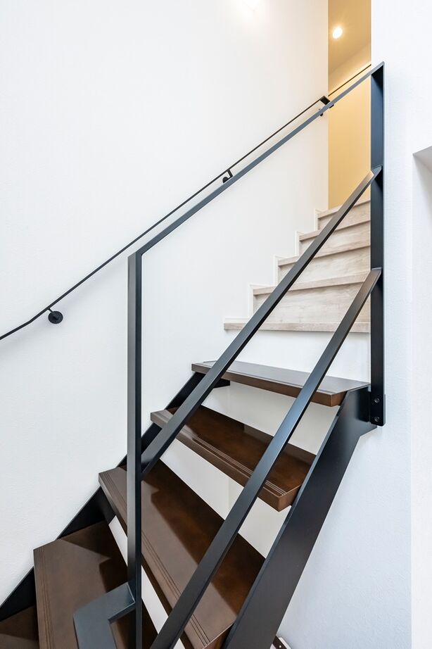 MD studio. 建築士とつくる家 【ペット/23坪/間取り図/狭小地】玄関兼用の広々土間と吹抜け設計が、愛犬と開放的に暮らす毎日を実現の建築実例画像12