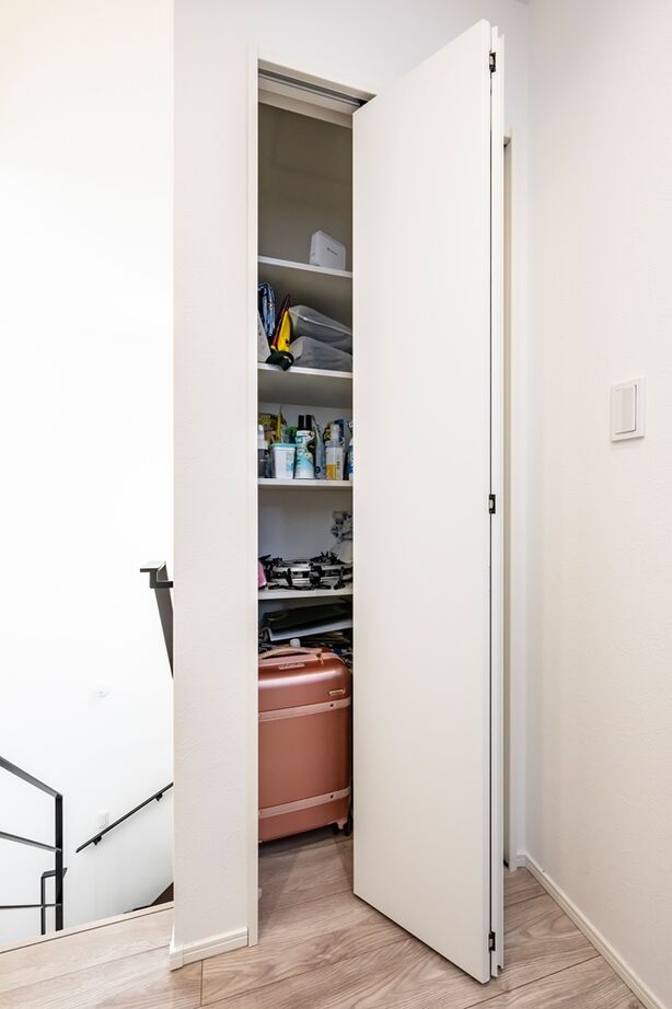 MD studio. 建築士とつくる家 【ペット/23坪/間取り図/狭小地】玄関兼用の広々土間と吹抜け設計が、愛犬と開放的に暮らす毎日を実現の建築実例画像14