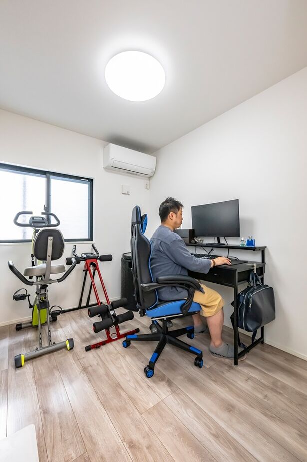 MD studio. 建築士とつくる家 【ペット/23坪/間取り図/狭小地】玄関兼用の広々土間と吹抜け設計が、愛犬と開放的に暮らす毎日を実現の建築実例画像15