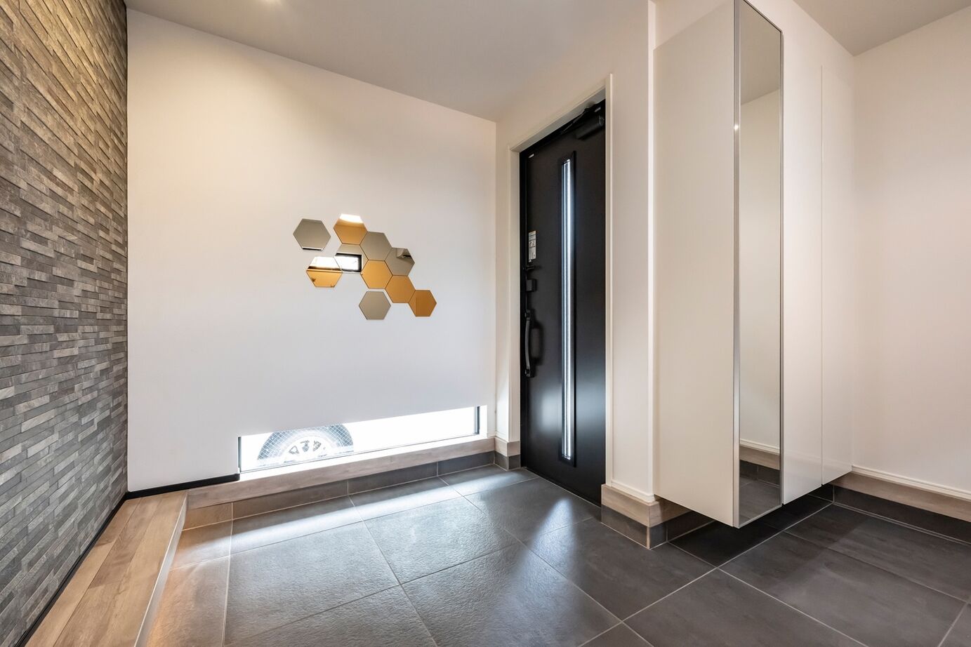 MD studio. 建築士とつくる家 【ペット/23坪/間取り図/狭小地】玄関兼用の広々土間と吹抜け設計が、愛犬と開放的に暮らす毎日を実現の建築実例画像18