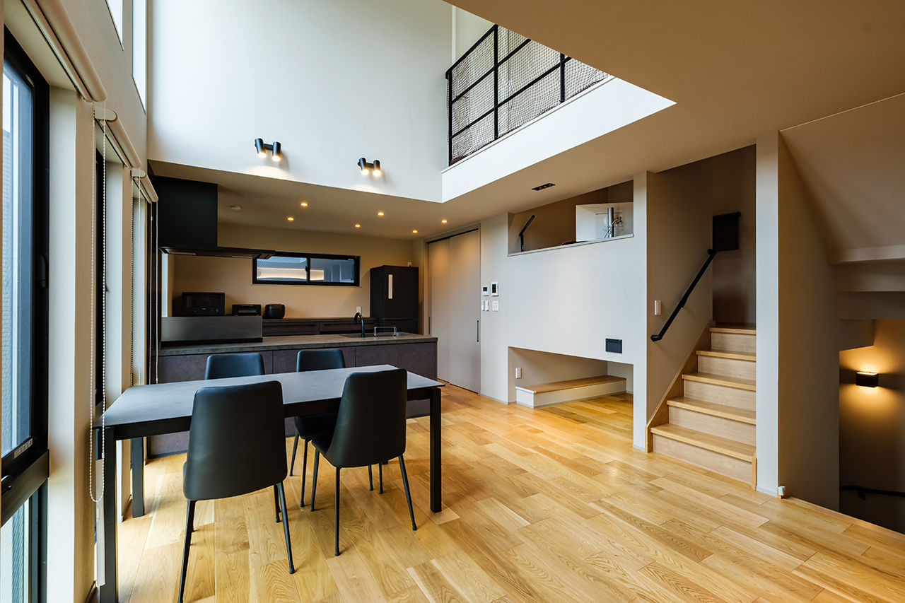 MD studio. 建築士とつくる家 【27坪/旗竿地/2階リビング/間取り図】高台の眺望を取り込む吹抜け窓と、家事ラクな回遊動線で快適な暮らしの建築実例画像2