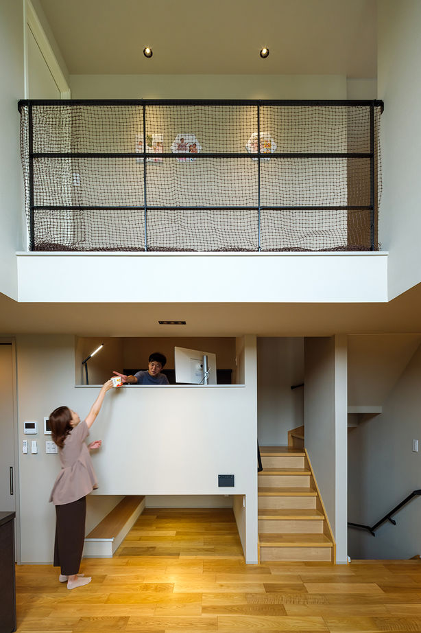 MD studio. 建築士とつくる家 【27坪/旗竿地/2階リビング/間取り図】高台の眺望を取り込む吹抜け窓と、家事ラクな回遊動線で快適な暮らしの建築実例画像3