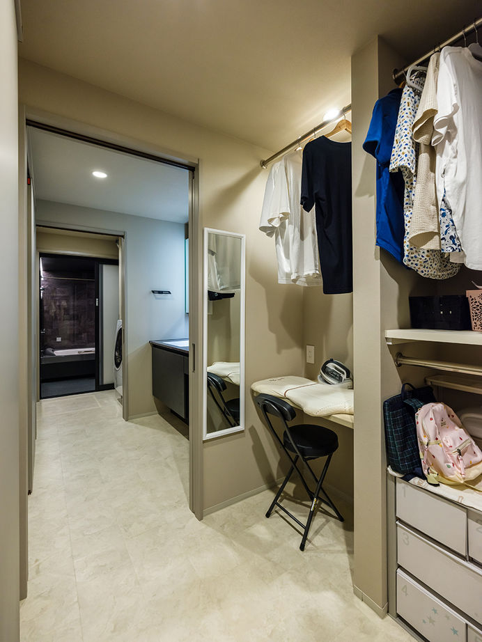 MD studio. 建築士とつくる家 【27坪/旗竿地/2階リビング/間取り図】高台の眺望を取り込む吹抜け窓と、家事ラクな回遊動線で快適な暮らしの建築実例画像9