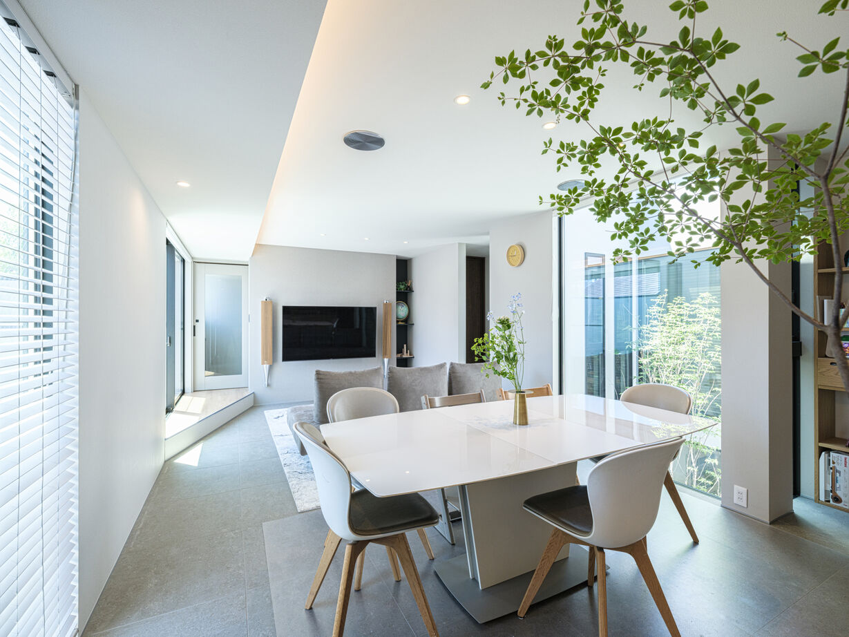 MD studio. 建築士とつくる家 【二世帯住宅/中庭/回遊動線】日常に光と緑がやさしく満ちる住まいの建築実例画像