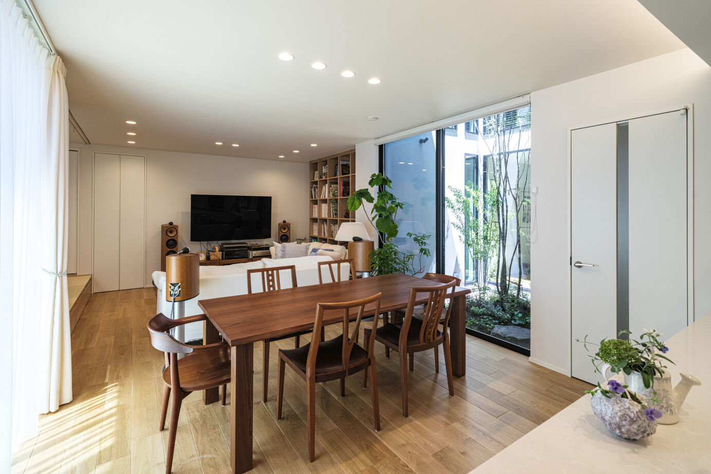 MD studio. 建築士とつくる家 【二世帯住宅/中庭/回遊動線】日常に光と緑がやさしく満ちる住まいの建築実例画像14