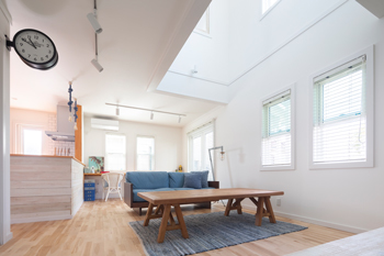  デザインハウス・エフ 【1000万円台/20坪台/間取り図】ウッドデッキでアウトドア気分も味わえる。爽やかなカリフォルニアスタイルの建築実例画像2