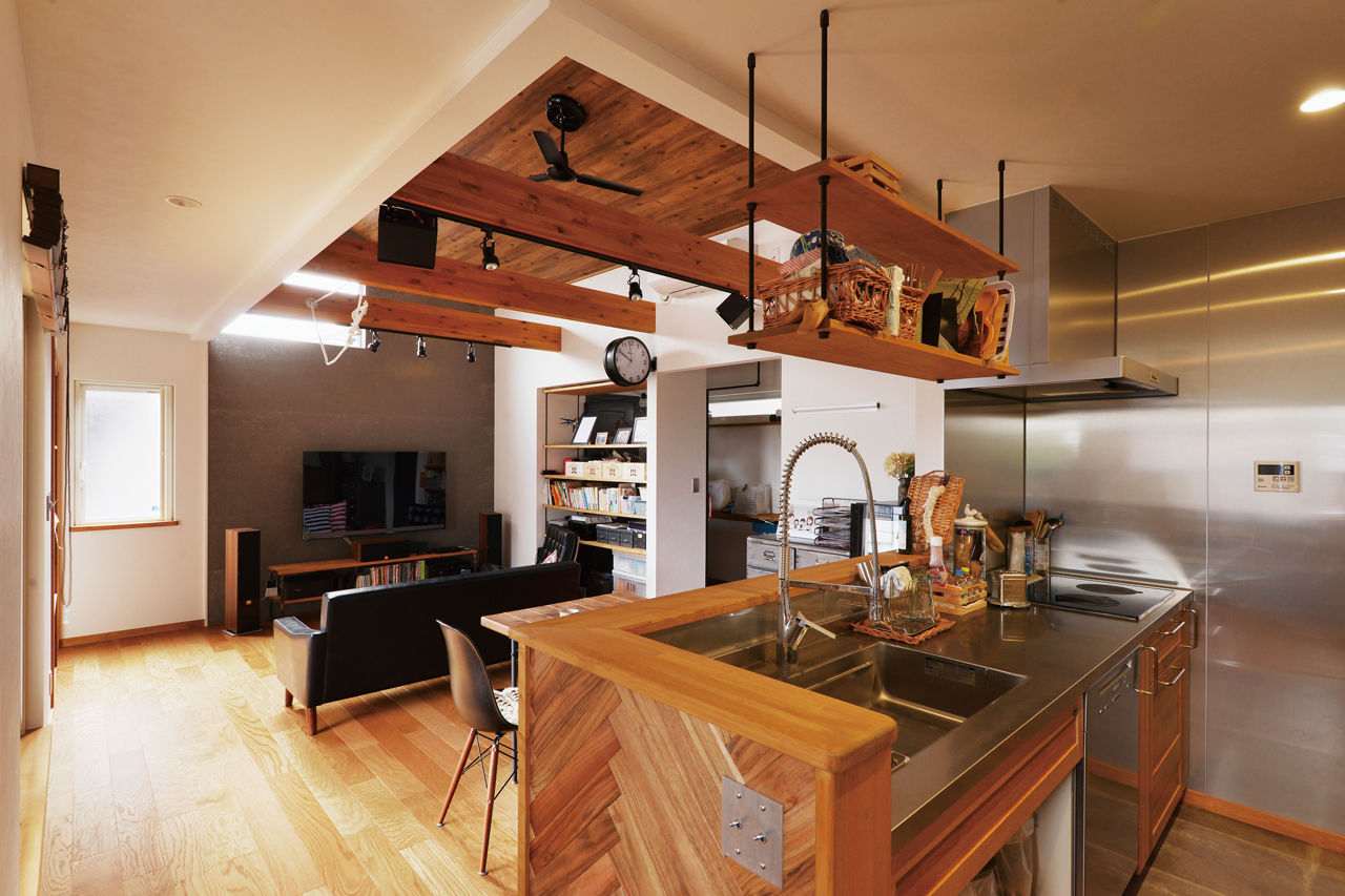  デザインハウス・エフ 【間取り有】インダストリアル感がかっこいい！ブルックリンカフェ風リビングには吹き抜けとロフトも！の建築実例画像3