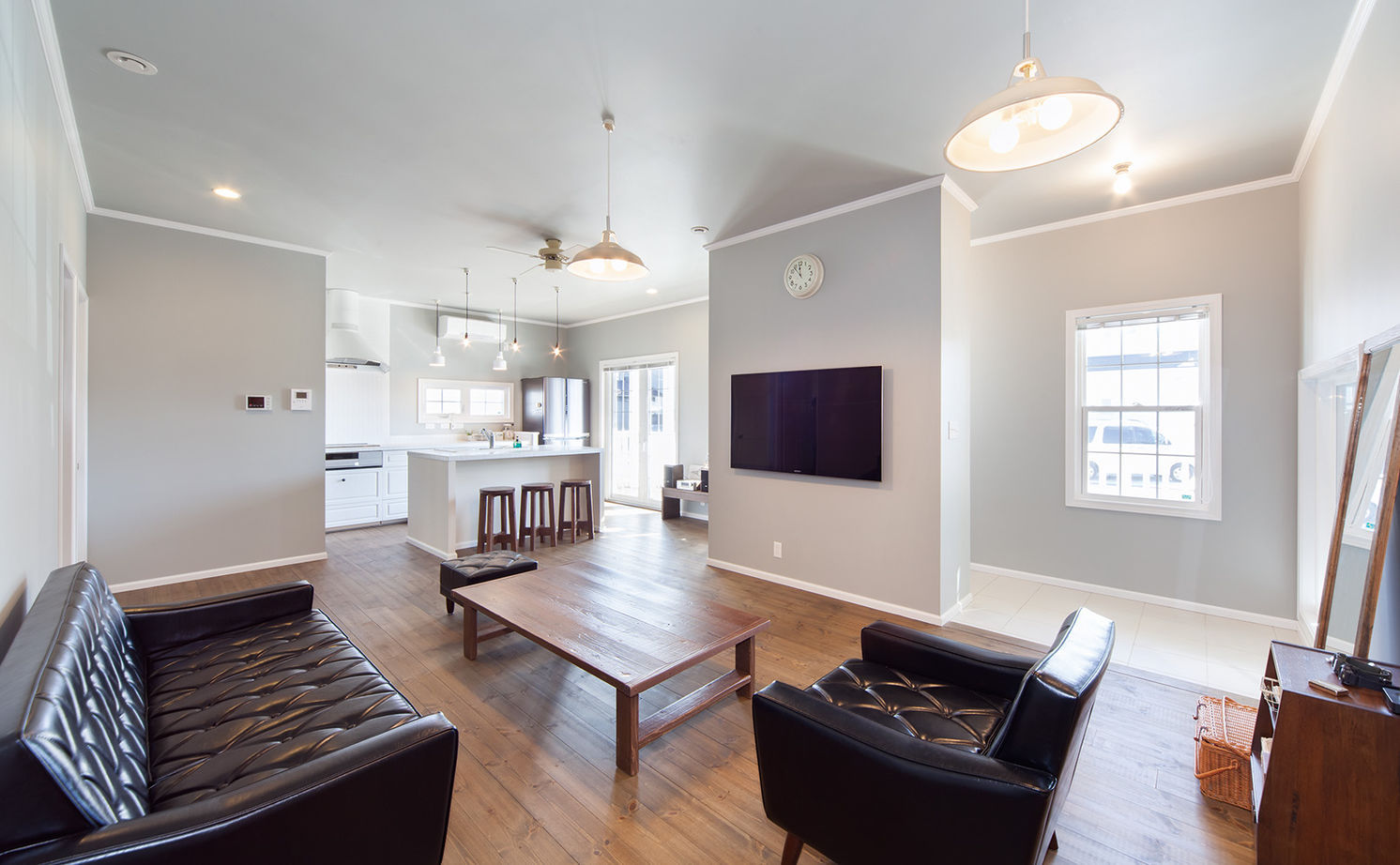  デザインハウス・エフ 【1500万円/30坪台/間取り図】家族を身近に感じる平屋。ビルトインガレージ付きアメリカン・フラットハウスの建築実例画像2