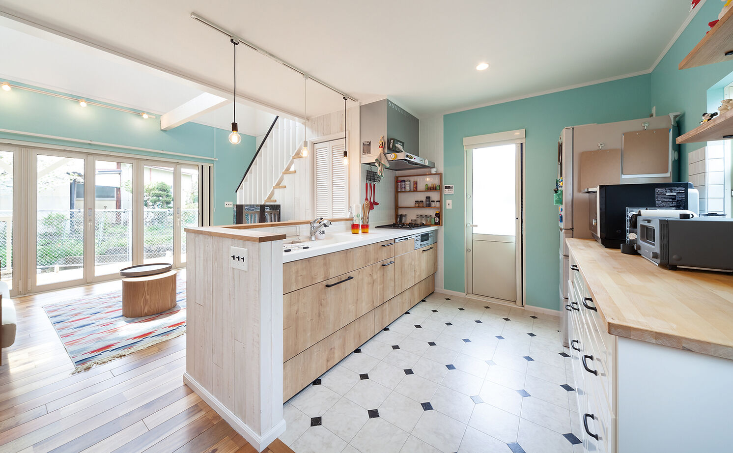  デザインハウス・エフ 【1000万円台/30坪台/間取り図】50年代のアメリカンが大好き！ジーンズとロカビリーが似合う西海岸ハウスの建築実例画像4