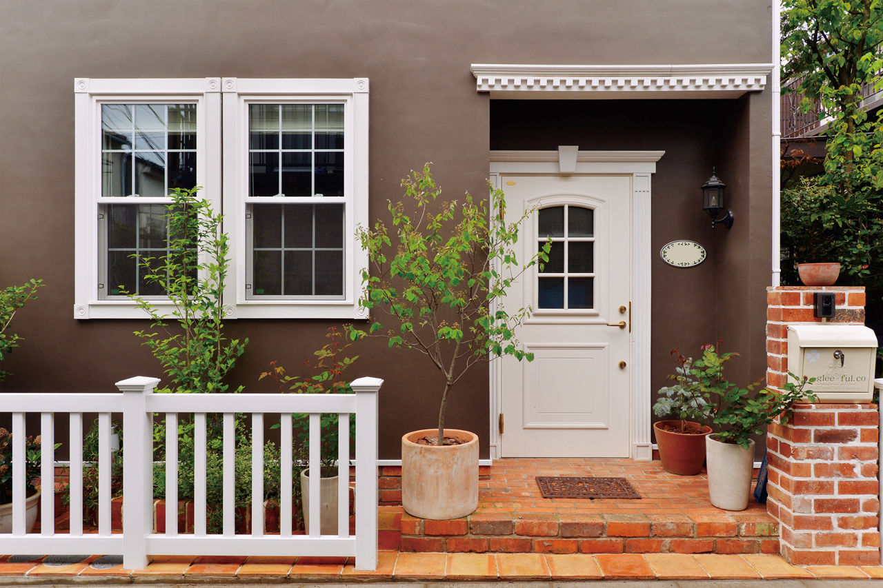  デザインハウス・エフ 【2000～2499万円・間取りあり】コロニアル様式の3階建てを21坪の狭小地にこだわりのオーダーメイドでの建築実例画像3