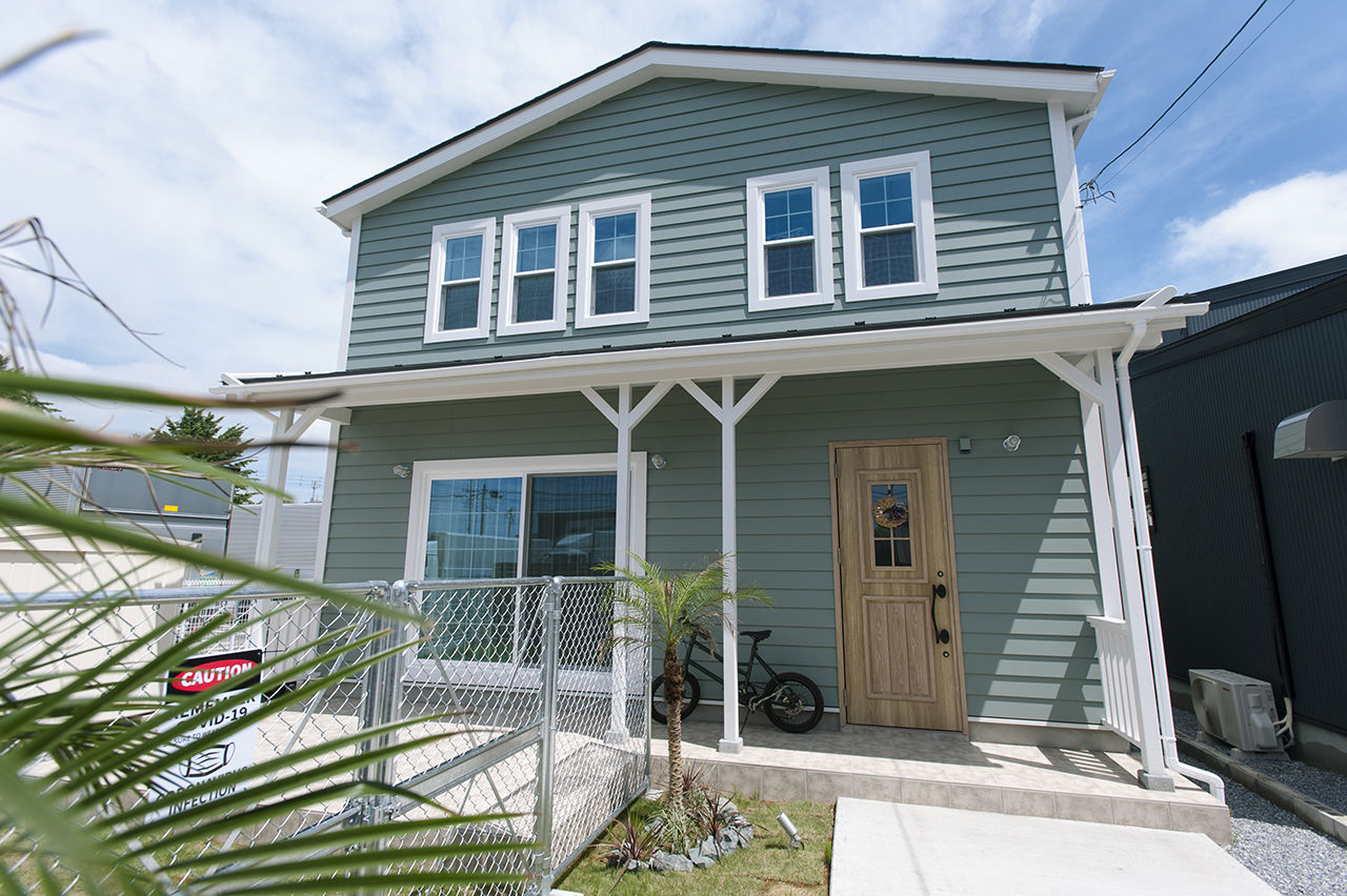  デザインハウス・エフ 【1500万～1999万円・間取りあり】淡いグリーンのラップサイディングが映えるアメリカンハウスの建築実例画像1