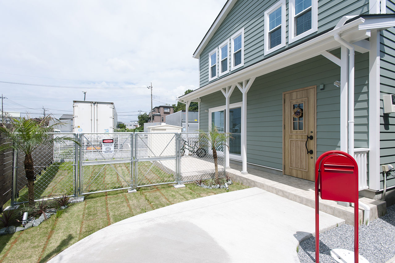  デザインハウス・エフ 【1500万～1999万円・間取りあり】淡いグリーンのラップサイディングが映えるアメリカンハウスの建築実例画像2