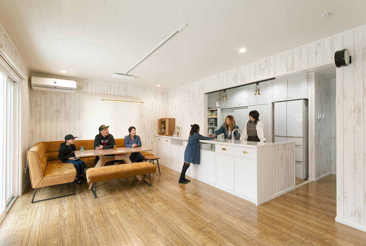  デザインハウス・エフ 【2000万円台/間取り図/店舗併用/二世帯住宅】ラップサイディング カバードポーチが映えるアメリカンハウスの建築実例画像2