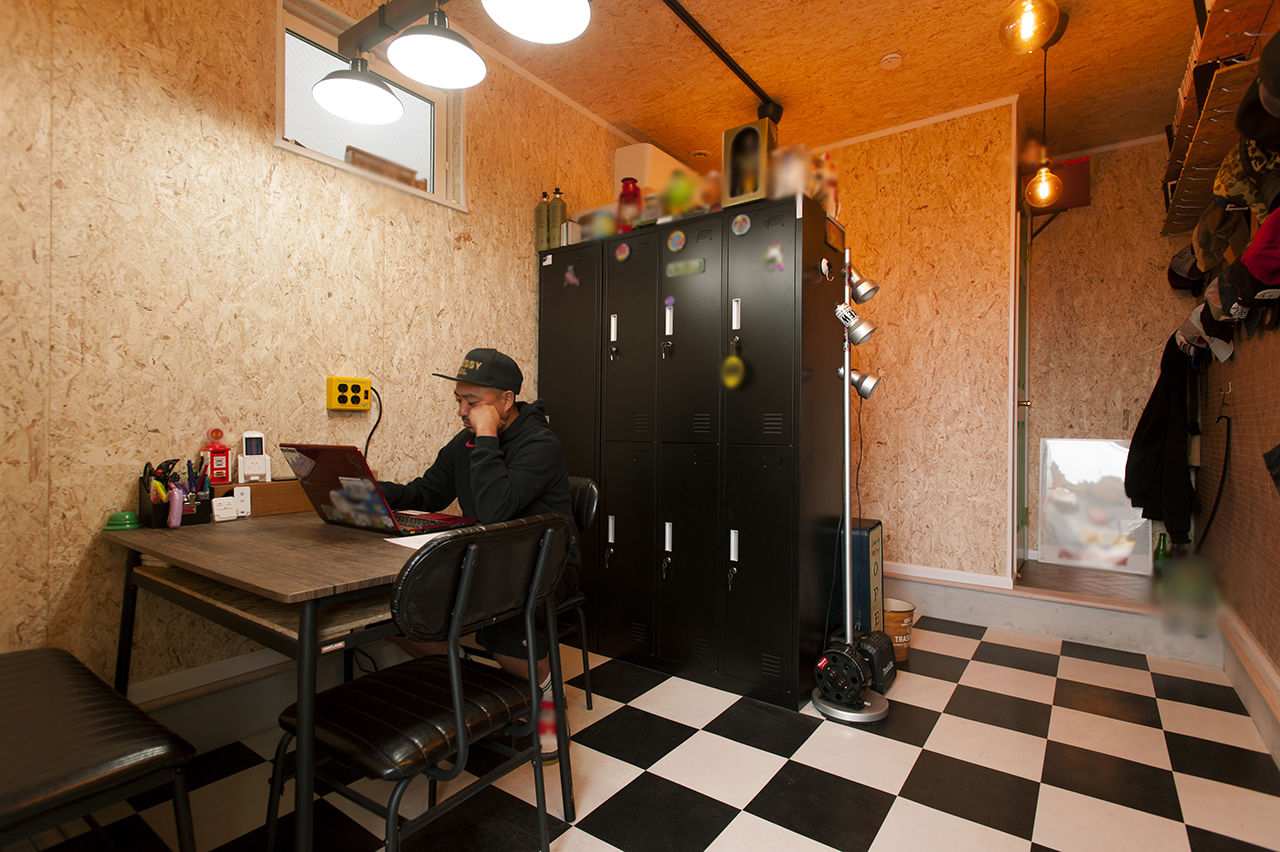  デザインハウス・エフ 【2000万円台/間取り図/店舗併用/二世帯住宅】ラップサイディング カバードポーチが映えるアメリカンハウスの建築実例画像3