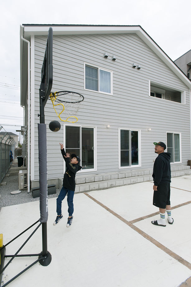  デザインハウス・エフ 【2000万円台/間取り図/店舗併用/二世帯住宅】ラップサイディング カバードポーチが映えるアメリカンハウスの建築実例画像4