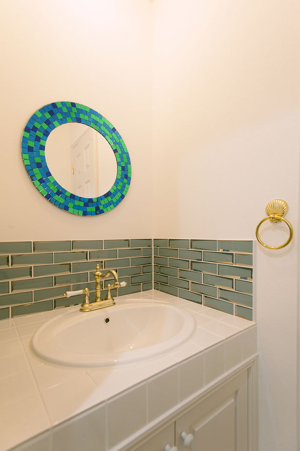  デザインハウス・エフ 【2000万円台/間取り図/店舗併用/二世帯住宅】ラップサイディング カバードポーチが映えるアメリカンハウスの建築実例画像9