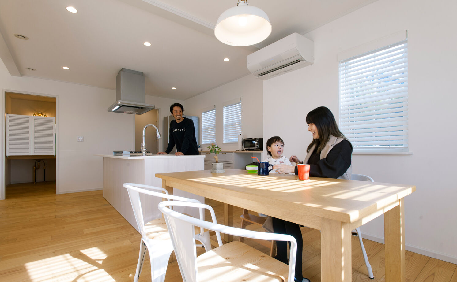  デザインハウス・エフ 【1000万円台/33坪台/カバードポーチ】白が映えるシンプルな格好よさ。平屋のサーファーズハウスの建築実例画像7