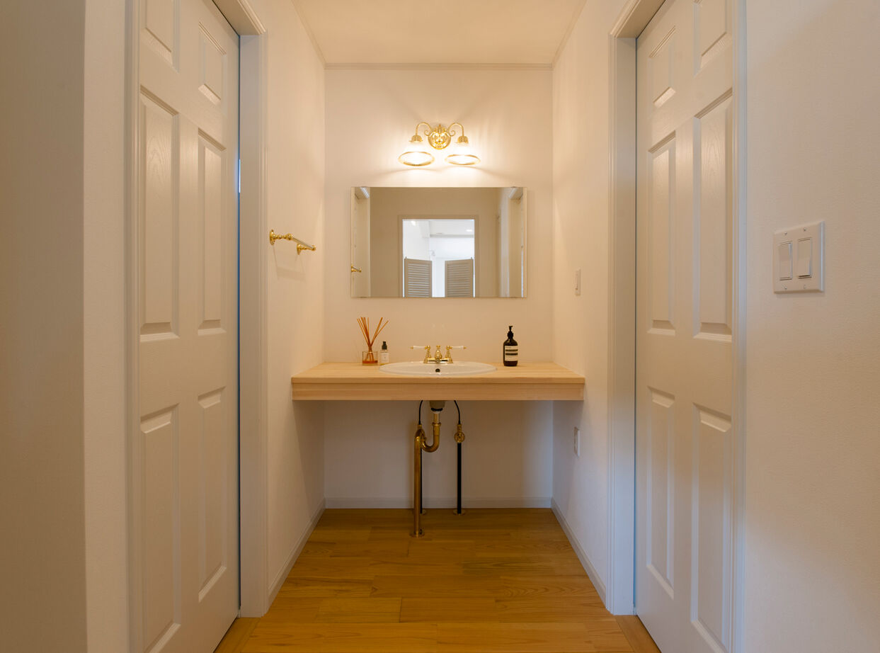  デザインハウス・エフ 【1000万円台/33坪台/カバードポーチ】白が映えるシンプルな格好よさ。平屋のサーファーズハウスの建築実例画像15