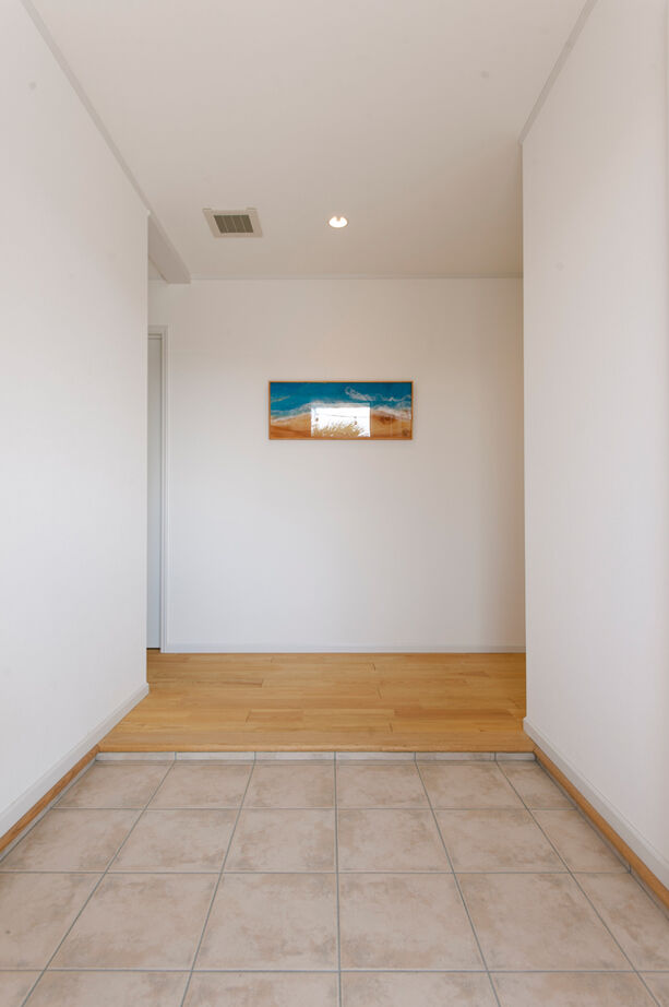  デザインハウス・エフ 【1000万円台/33坪台/カバードポーチ】白が映えるシンプルな格好よさ。平屋のサーファーズハウスの建築実例画像16