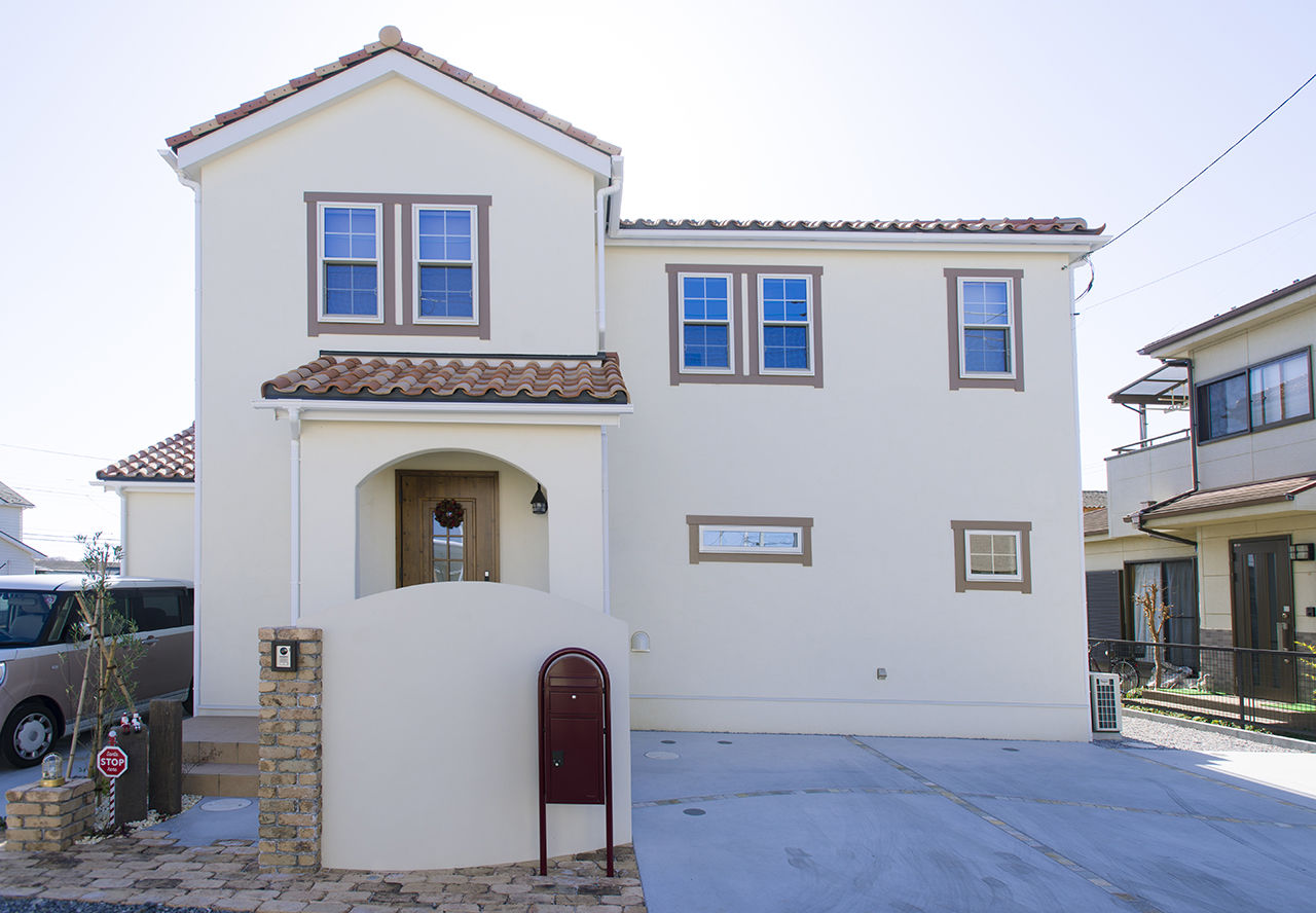  デザインハウス・エフ 【2000万円台/42坪台/吹き抜け/無垢材】可愛らしい造作と開放的な空間を叶えたプロヴァンススタイルの建築実例画像1