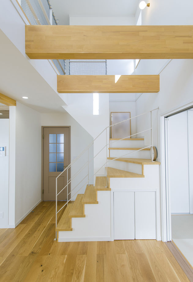  デザインハウス・エフ 【2000万円台/42坪台/吹き抜け/無垢材】可愛らしい造作と開放的な空間を叶えたプロヴァンススタイルの建築実例画像4