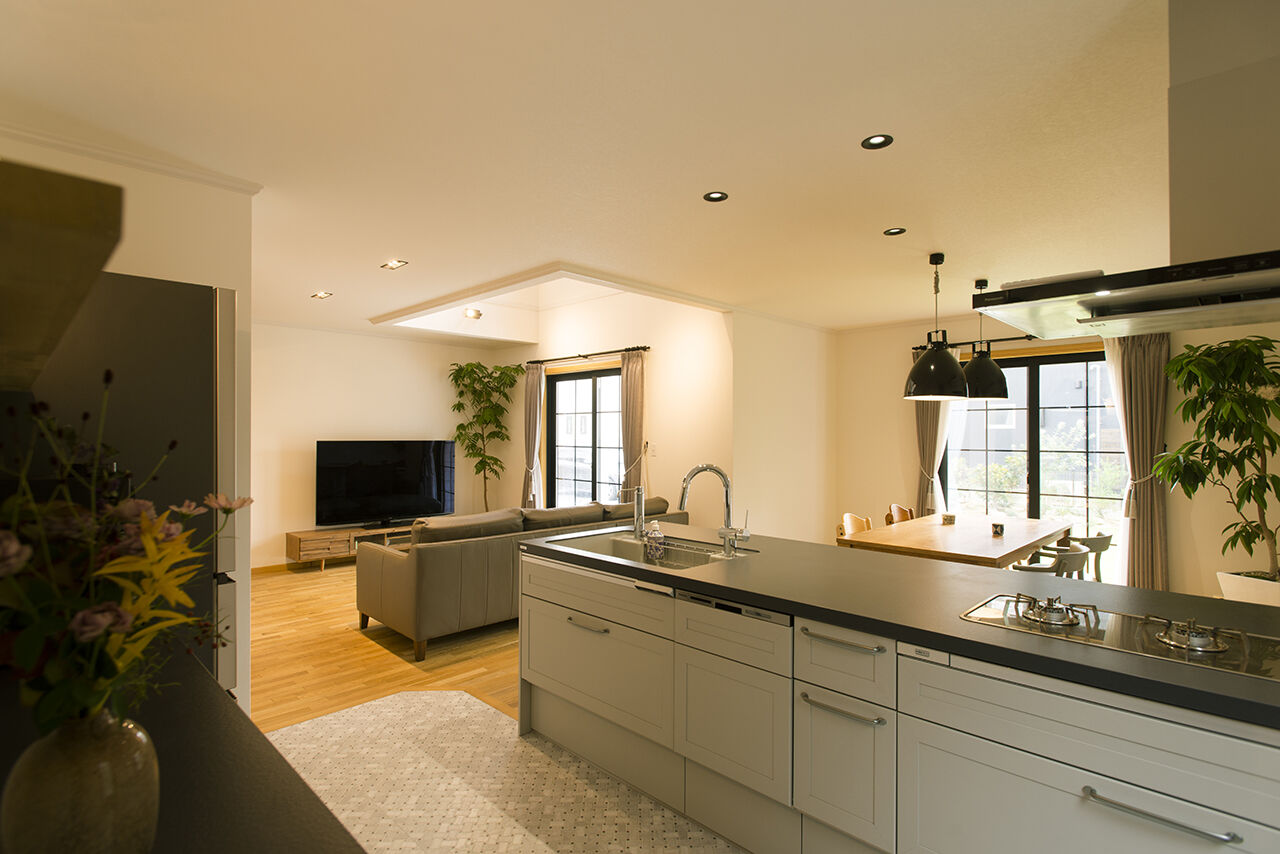  デザインハウス・エフ 【2000万円台/41坪台/無垢材/造作家具/間取り図有】白が映えるシンプルでお洒落なアメリカンスタイルの建築実例画像4