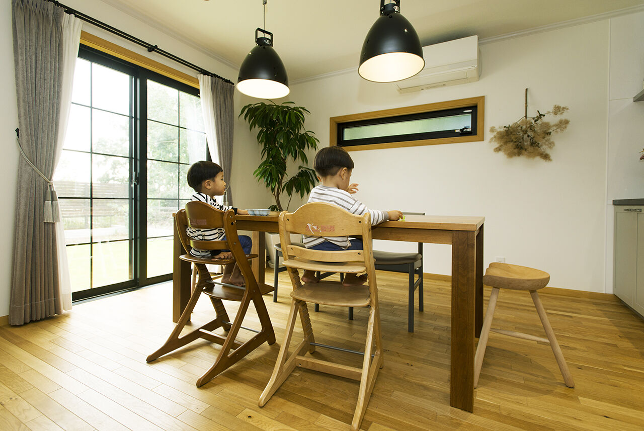  デザインハウス・エフ 【2000万円台/41坪台/無垢材/造作家具/間取り図有】白が映えるシンプルでお洒落なアメリカンスタイルの建築実例画像6