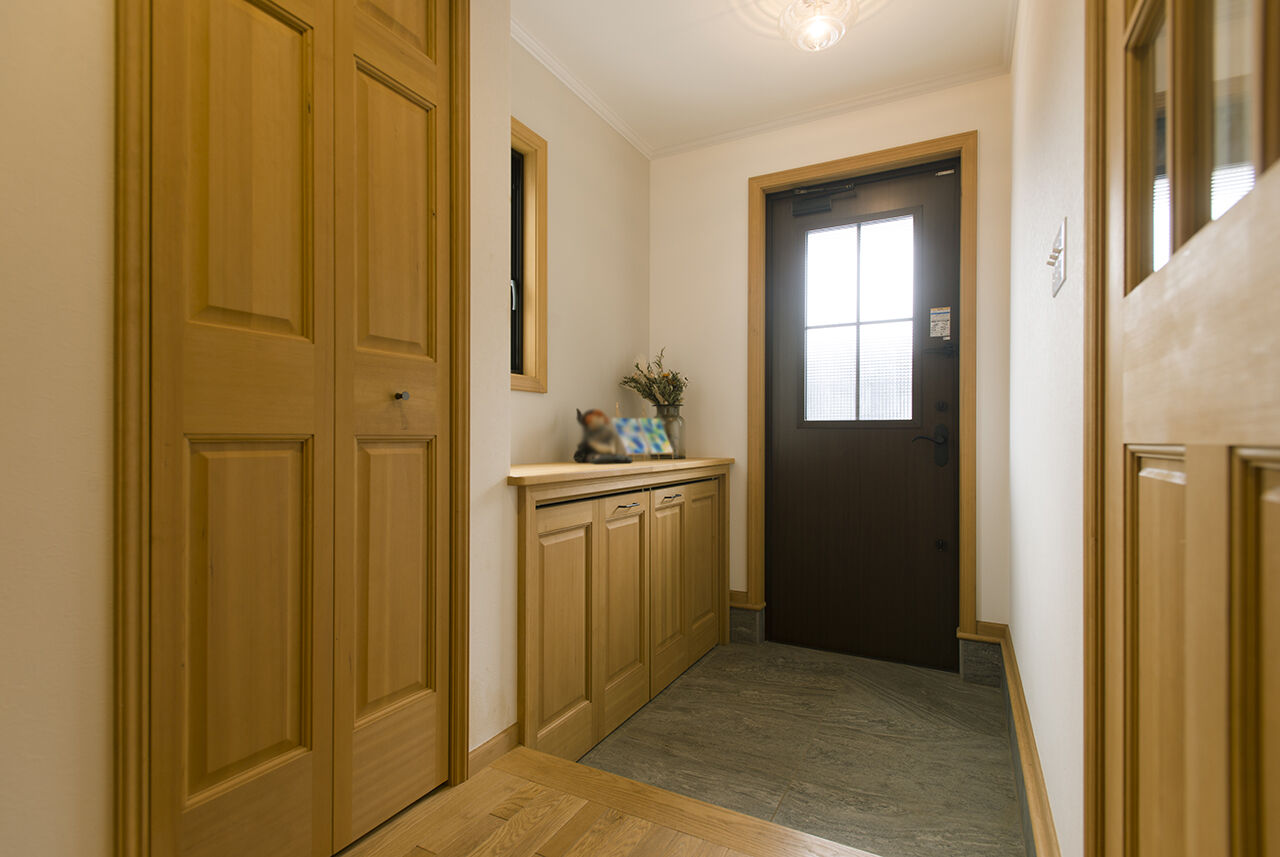  デザインハウス・エフ 【2000万円台/41坪台/無垢材/造作家具/間取り図有】白が映えるシンプルでお洒落なアメリカンスタイルの建築実例画像10