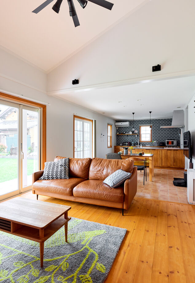  デザインハウス・エフ 【2000万円台/29坪台/平屋/間取り図あり】庭で遊ぶ子どもたちを眺めながら寛げるアメリカンハウスの建築実例画像2