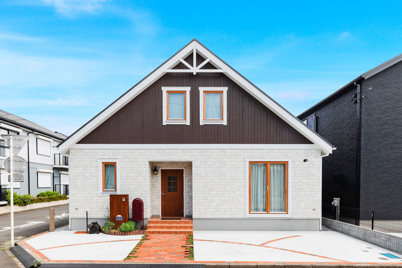  デザインハウス・エフ 【2000万円台/42坪/大屋根】洗練の外観・無垢材・スムーズな家事動線、愛犬と暮らす北欧スタイルの家の建築実例画像