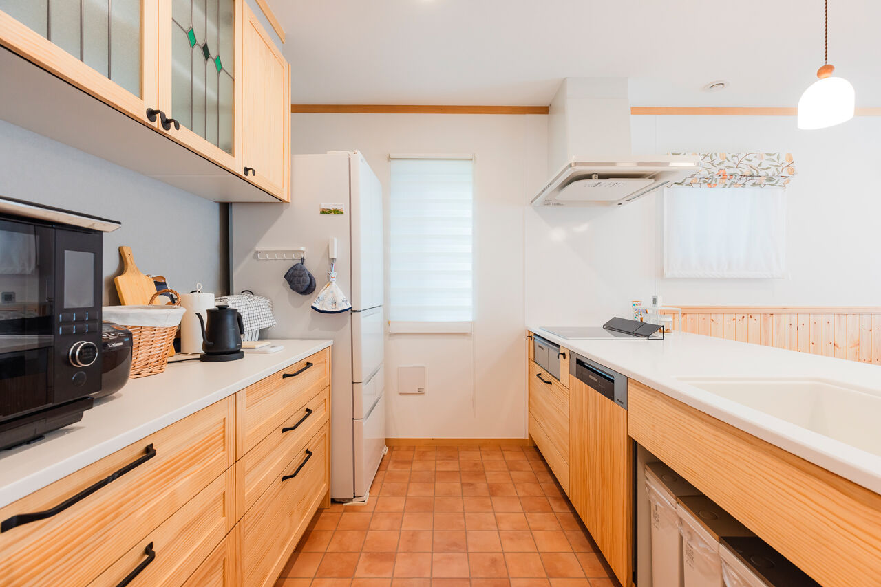  デザインハウス・エフ 【2000万円台/42坪/大屋根】洗練の外観・無垢材・スムーズな家事動線、愛犬と暮らす北欧スタイルの家の建築実例画像4