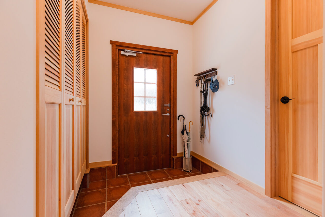  デザインハウス・エフ 【2000万円台/42坪/大屋根】洗練の外観・無垢材・スムーズな家事動線、愛犬と暮らす北欧スタイルの家の建築実例画像9