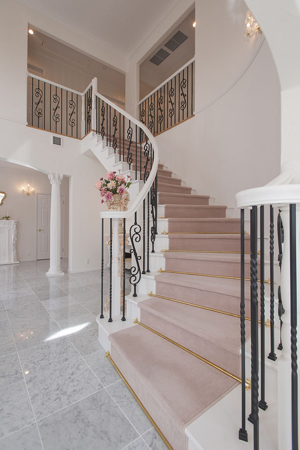 古川工務店 【5500万～5999万円・間取りあり】サーキュラー階段にコンサバトリー。エレガントな本格派輸入住宅を実現の建築実例画像6