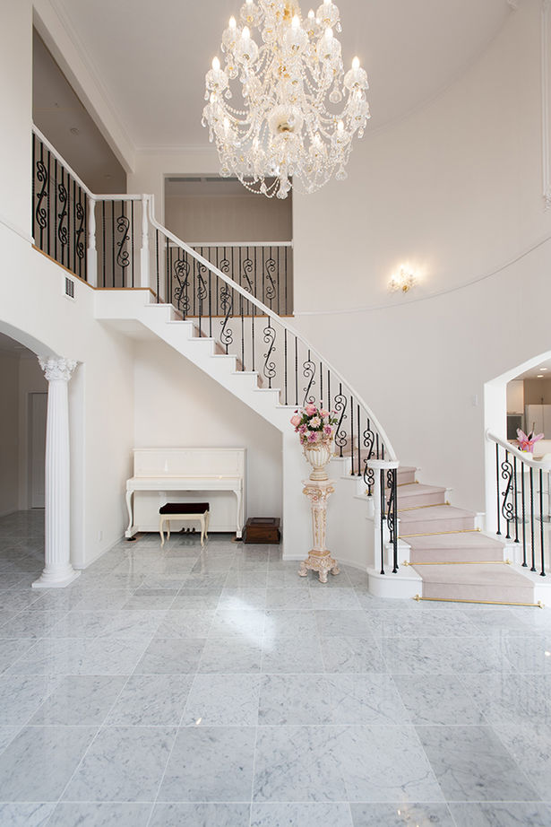 古川工務店 【5500万～5999万円・間取りあり】サーキュラー階段にコンサバトリー。エレガントな本格派輸入住宅を実現の建築実例画像8