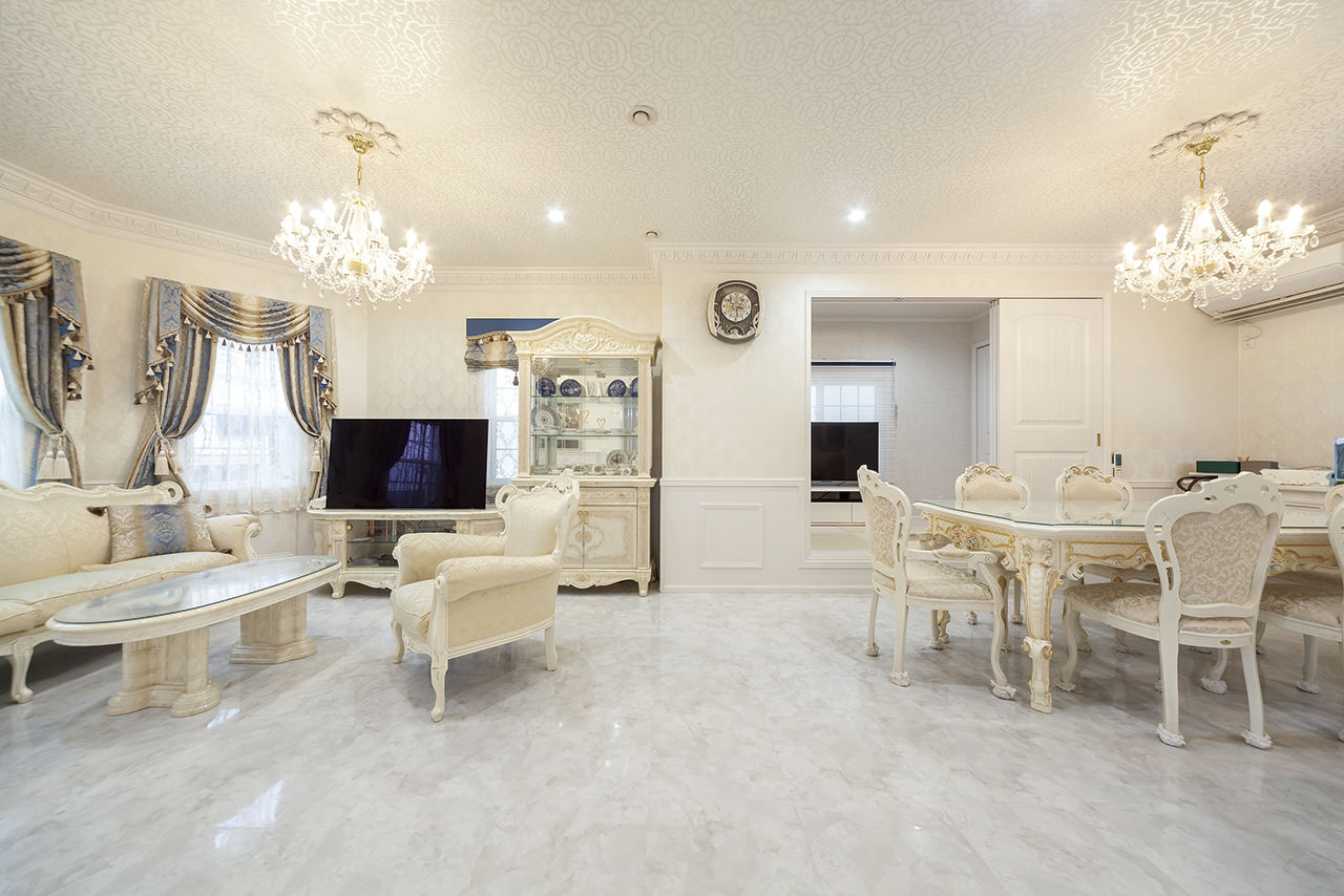 古川工務店 シャンデリアとサーキュラー階段が見る人を魅了させる、まるでお城のような邸宅の建築実例画像4