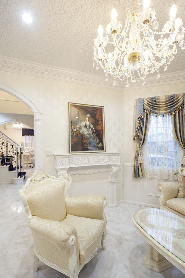 古川工務店 シャンデリアとサーキュラー階段が見る人を魅了させる、まるでお城のような邸宅の建築実例画像6