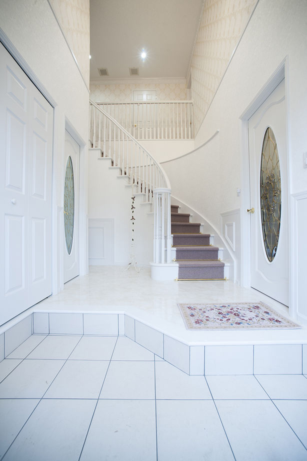 古川工務店 【2500万～2999万円/間取り図/サーキュラー階段/ガレージ】妻の想いが詰まった宮殿のような輸入住宅の建築実例画像4