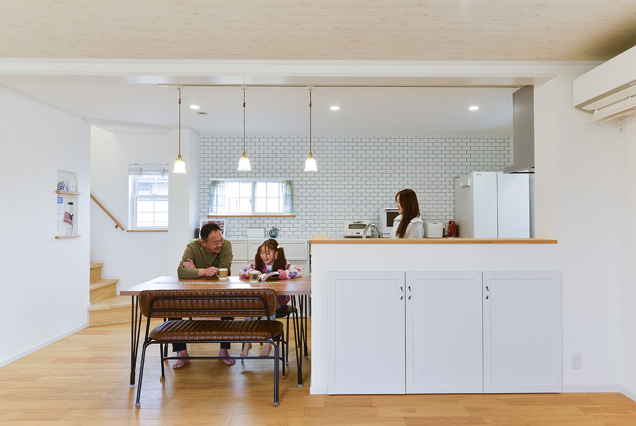 古川工務店 【2000万円台/40坪台/無垢材/スキップフロア】数々のこだわりを叶えた、鮮やかなアーリーアメリカンハウスの建築実例画像3